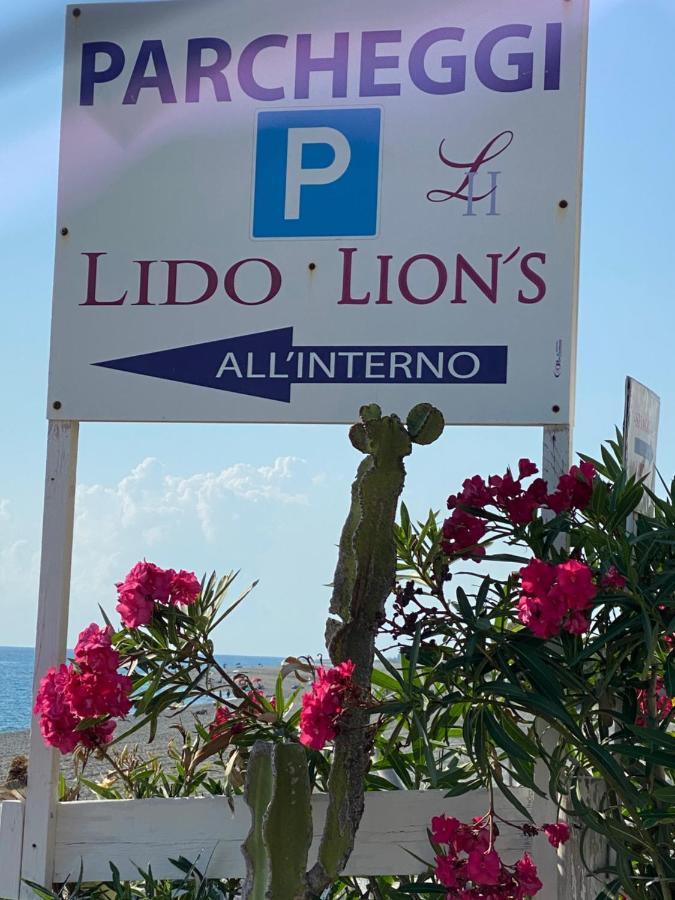 Lion'S Hotel Falerna Exterior photo