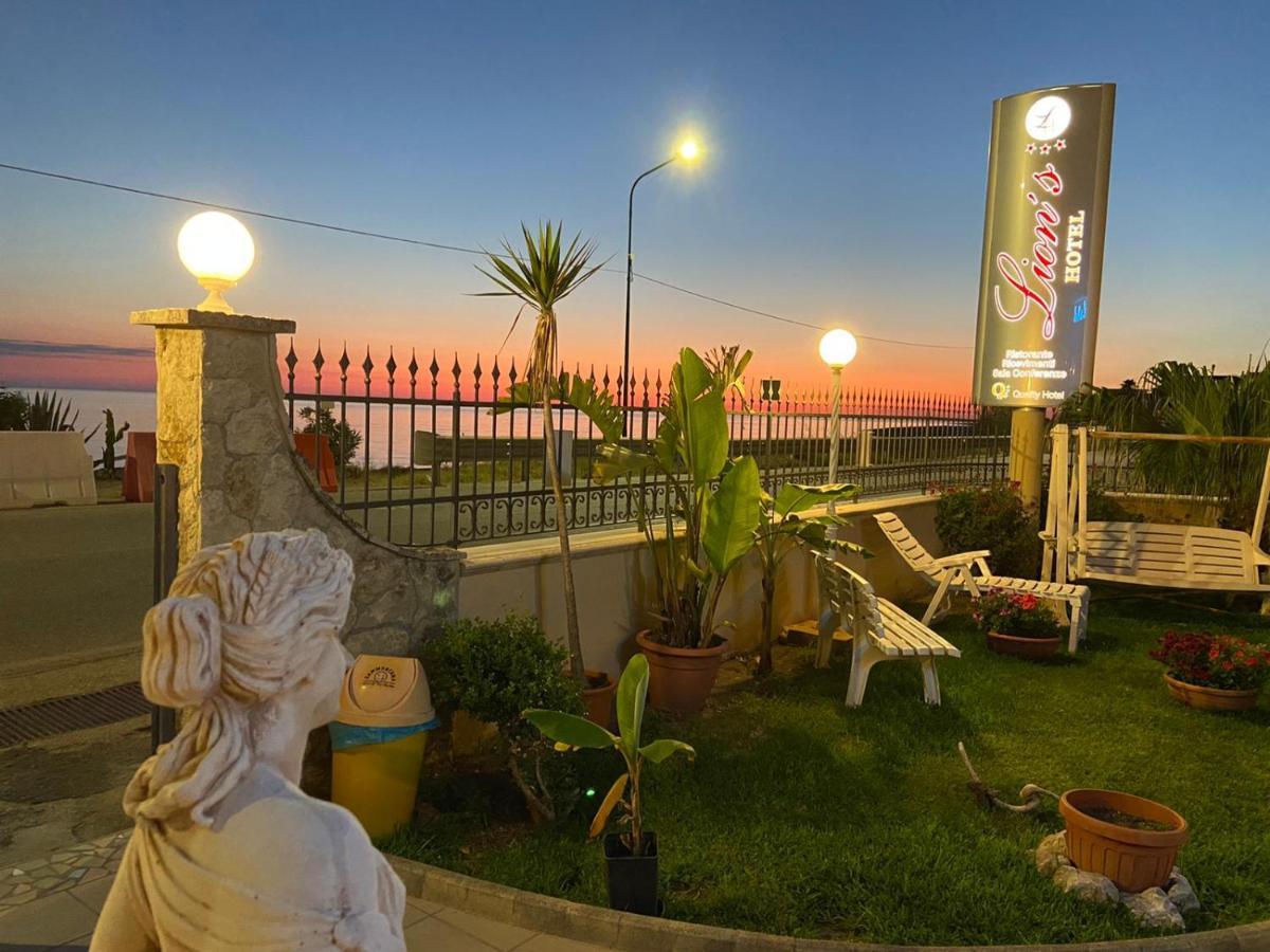 Lion'S Hotel Falerna Exterior photo