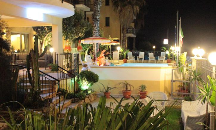 Lion'S Hotel Falerna Exterior photo